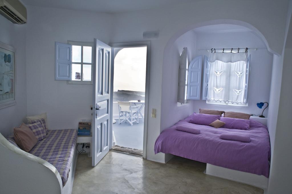 Altana Heritage Suites Imerovigli  Room photo